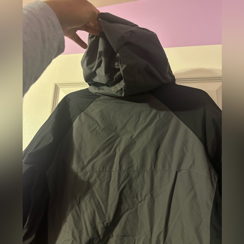 Columbia Two-Tone Jacket with Red Highlights - Picture 9 of 10